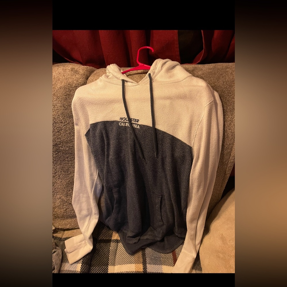 Men’s hollister shirt/ sweatshirt
